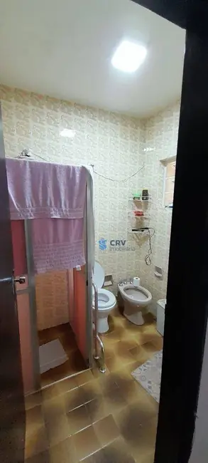 Casa com 5 quartos à venda, 300m2 em Londrina - PR - imagem 9 Foto 9 de Casa com 5 quartos à venda, 300m2 em Londrina - PR