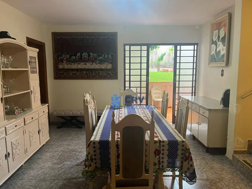 Casa com 4 quartos à venda, 610m2 em Quebec, Londrina - PR - imagem 4 Foto 4 de Casa com 4 quartos à venda, 610m2 em Quebec, Londrina - PR