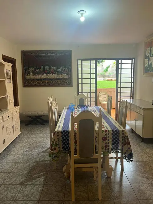 Casa com 4 quartos à venda, 610m2 em Quebec, Londrina - PR - imagem 3 Foto 3 de Casa com 4 quartos à venda, 610m2 em Quebec, Londrina - PR