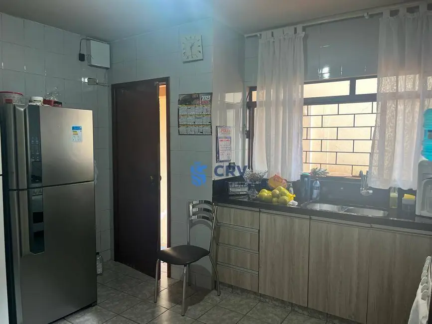 Casa com 4 quartos à venda, 610m2 em Quebec, Londrina - PR - imagem 5 Foto 5 de Casa com 4 quartos à venda, 610m2 em Quebec, Londrina - PR