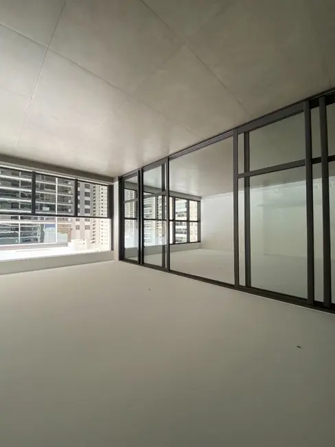 Apartamento com 3 quartos à venda, 441m2 em Londrina - PR - imagem 7 Foto 7 de Apartamento com 3 quartos à venda, 441m2 em Londrina - PR