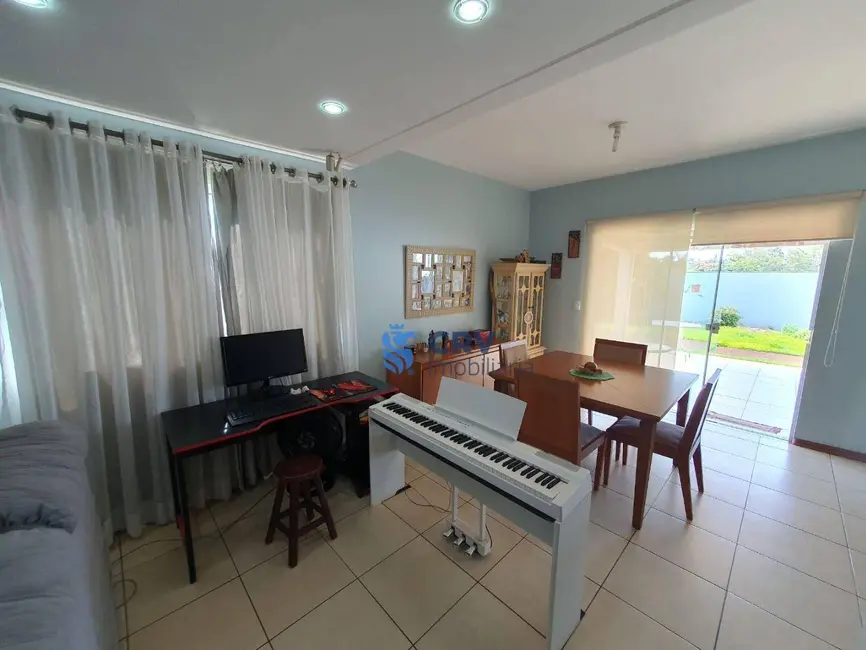Foto 2 de Casa com 3 quartos à venda, 560m2 em Parque Residencial Alcântara, Londrina - PR