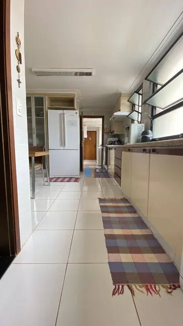 Apartamento com 4 quartos à venda, 223m2 em Centro, Londrina - PR - imagem 3 Foto 3 de Apartamento com 4 quartos à venda, 223m2 em Centro, Londrina - PR