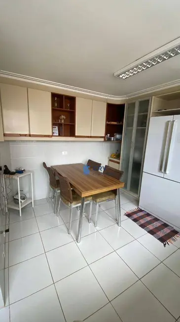 Apartamento com 4 quartos à venda, 223m2 em Centro, Londrina - PR - imagem 8 Foto 8 de Apartamento com 4 quartos à venda, 223m2 em Centro, Londrina - PR