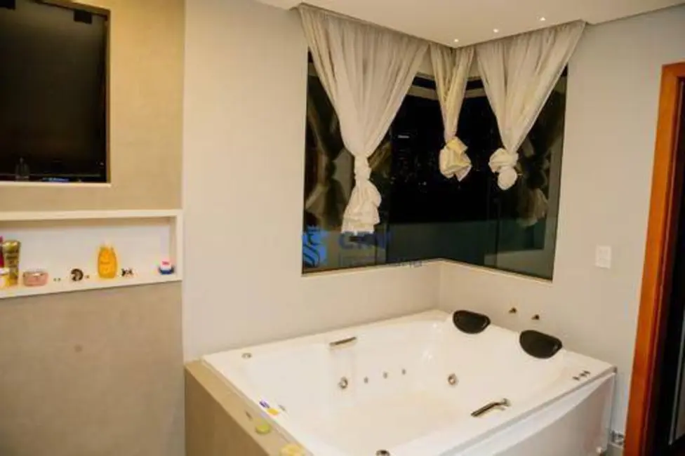 Casa com 5 quartos à venda, 390m2 em Lago Parque, Londrina - PR - imagem 9 Foto 9 de Casa com 5 quartos à venda, 390m2 em Lago Parque, Londrina - PR
