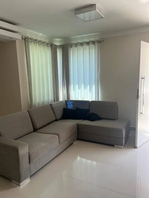 Foto 2 de Casa de Condomínio com 3 quartos para alugar, 250m2 em Parque Jamaica, Londrina - PR