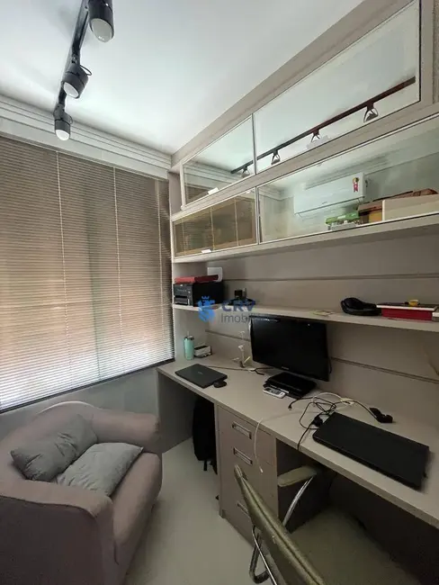 Foto 7 de Casa de Condomínio com 3 quartos para alugar, 250m2 em Parque Jamaica, Londrina - PR