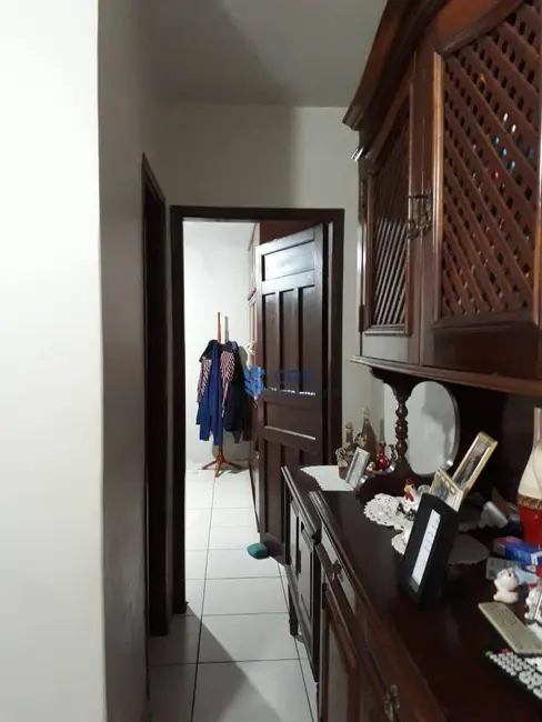 Casa com 3 quartos à venda, 250m2 em Vila Goes, Londrina - PR - imagem 4 Foto 4 de Casa com 3 quartos à venda, 250m2 em Vila Goes, Londrina - PR