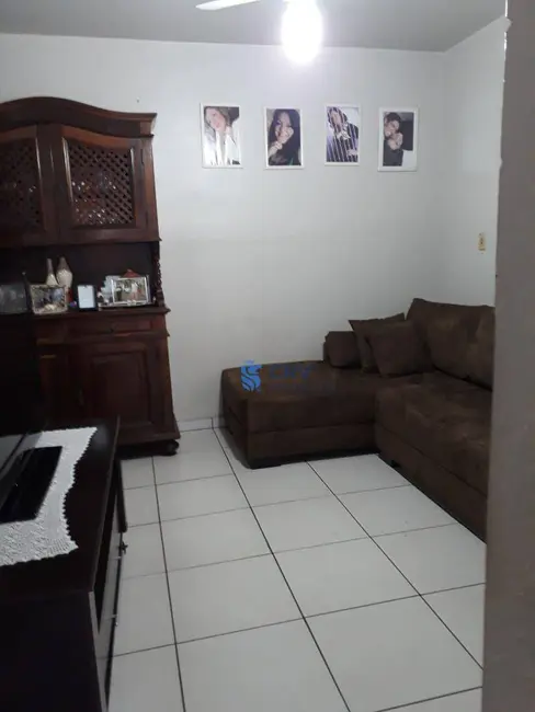 Casa com 3 quartos à venda, 250m2 em Vila Goes, Londrina - PR - imagem 2 Foto 2 de Casa com 3 quartos à venda, 250m2 em Vila Goes, Londrina - PR
