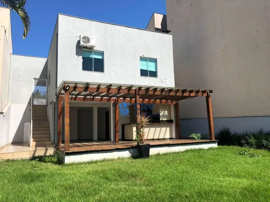 Casa com 3 quartos à venda, 360m2 em Quebec, Londrina - PR - imagem 5 Foto 5 de Casa com 3 quartos à venda, 360m2 em Quebec, Londrina - PR