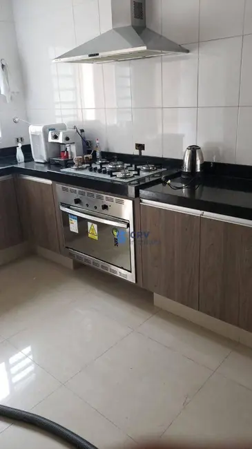Casa com 4 quartos à venda, 275m2 em Londrina - PR - imagem 7 Foto 7 de Casa com 4 quartos à venda, 275m2 em Londrina - PR