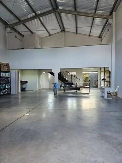 Armazém / Galpão à venda e para alugar, 250m2 em Jardim Alah, Londrina - PR - imagem 6 Foto 6 de Armazém / Galpão à venda e para alugar, 250m2 em Jardim Alah, Londrina - PR