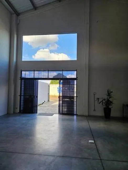 Armazém / Galpão à venda e para alugar, 250m2 em Jardim Alah, Londrina - PR - imagem 3 Foto 3 de Armazém / Galpão à venda e para alugar, 250m2 em Jardim Alah, Londrina - PR