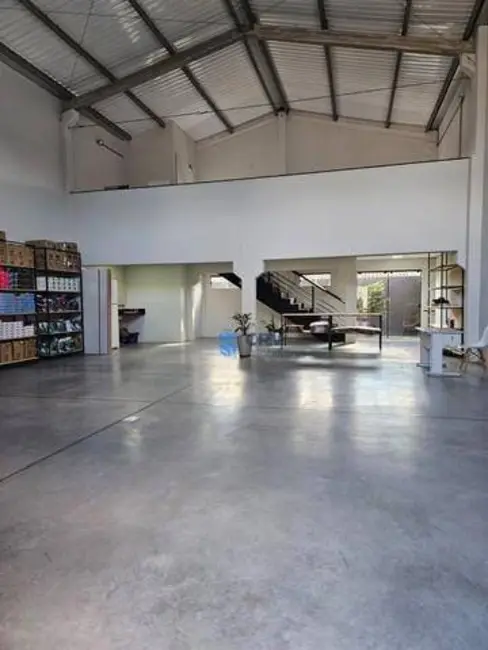 Armazém / Galpão à venda e para alugar, 250m2 em Jardim Alah, Londrina - PR - imagem 4 Foto 4 de Armazém / Galpão à venda e para alugar, 250m2 em Jardim Alah, Londrina - PR