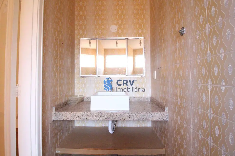 Sobrado com 4 quartos à venda, 438m2 em Centro, Londrina - PR - imagem 9 Foto 9 de Sobrado com 4 quartos à venda, 438m2 em Centro, Londrina - PR
