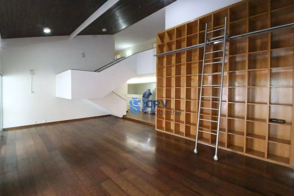 Sobrado com 4 quartos à venda, 438m2 em Centro, Londrina - PR - imagem 4 Foto 4 de Sobrado com 4 quartos à venda, 438m2 em Centro, Londrina - PR