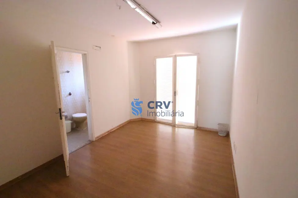 Sobrado com 4 quartos à venda, 438m2 em Centro, Londrina - PR - imagem 8 Foto 8 de Sobrado com 4 quartos à venda, 438m2 em Centro, Londrina - PR