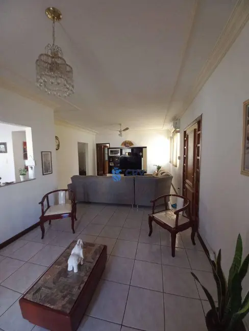 Foto 2 de Casa com 3 quartos para alugar, 390m2 em Santos Dumont, Londrina - PR
