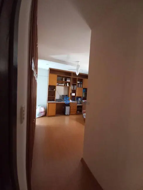 Foto 9 de Casa com 3 quartos para alugar, 390m2 em Santos Dumont, Londrina - PR