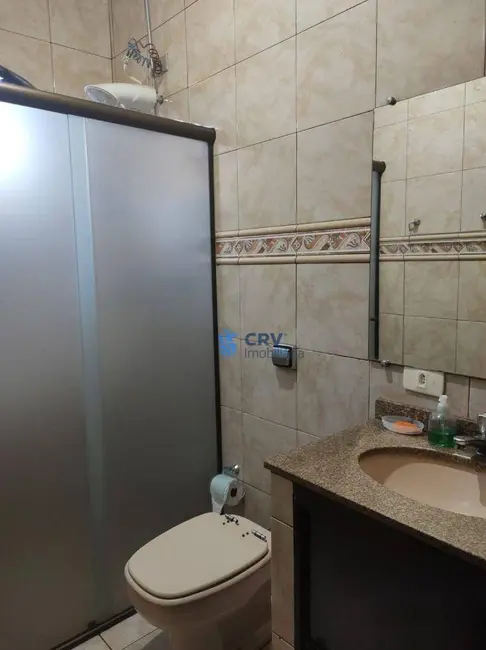 Casa com 3 quartos à venda, 300m2 em Londrina - PR - imagem 8 Foto 8 de Casa com 3 quartos à venda, 300m2 em Londrina - PR