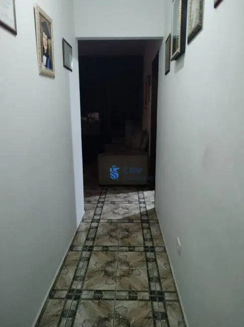Casa com 3 quartos à venda, 300m2 em Londrina - PR - imagem 9 Foto 9 de Casa com 3 quartos à venda, 300m2 em Londrina - PR