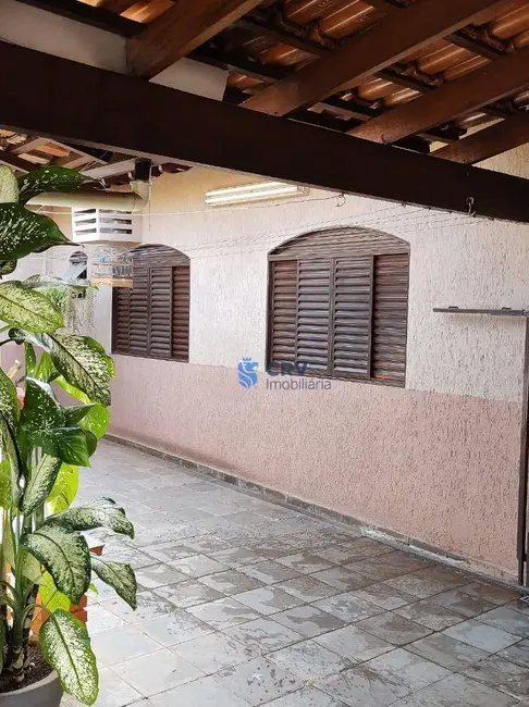 Foto 1 de Casa com 3 quartos à venda, 300m2 em Londrina - PR