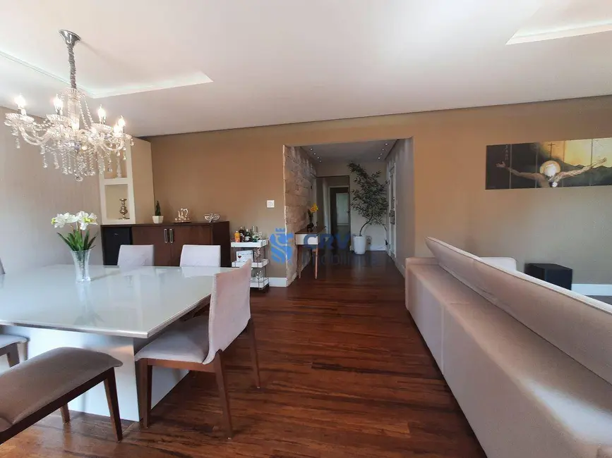 Apartamento com 3 quartos à venda, 210m2 em Centro, Londrina - PR - imagem 6 Foto 6 de Apartamento com 3 quartos à venda, 210m2 em Centro, Londrina - PR