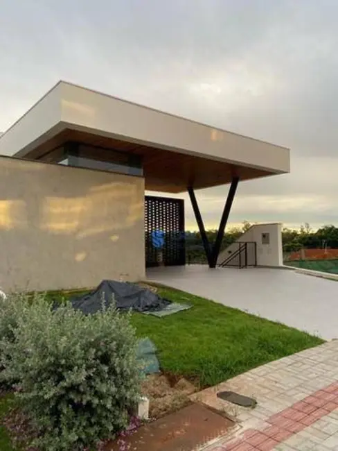 Casa de Condomínio com 3 quartos à venda, 250m2 em Conjunto Habitacional Alexandre Urbanas, Londrina - PR - imagem 8 Foto 8 de Casa de Condomínio com 3 quartos à venda, 250m2 em Conjunto Habitacional Alexandre Urbanas, Londrina - PR