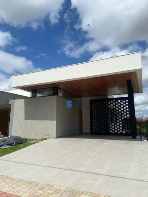 Casa de Condomínio com 3 quartos à venda, 250m2 em Conjunto Habitacional Alexandre Urbanas, Londrina - PR - imagem 4 Foto 4 de Casa de Condomínio com 3 quartos à venda, 250m2 em Conjunto Habitacional Alexandre Urbanas, Londrina - PR