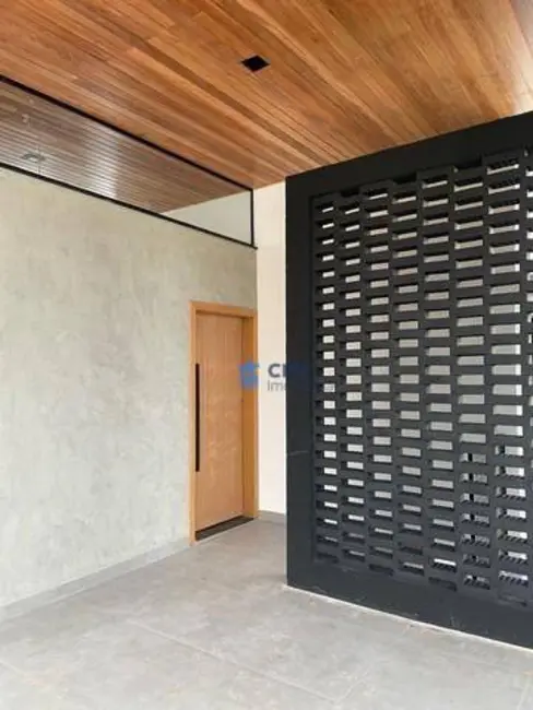 Casa de Condomínio com 3 quartos à venda, 250m2 em Conjunto Habitacional Alexandre Urbanas, Londrina - PR - imagem 3 Foto 3 de Casa de Condomínio com 3 quartos à venda, 250m2 em Conjunto Habitacional Alexandre Urbanas, Londrina - PR