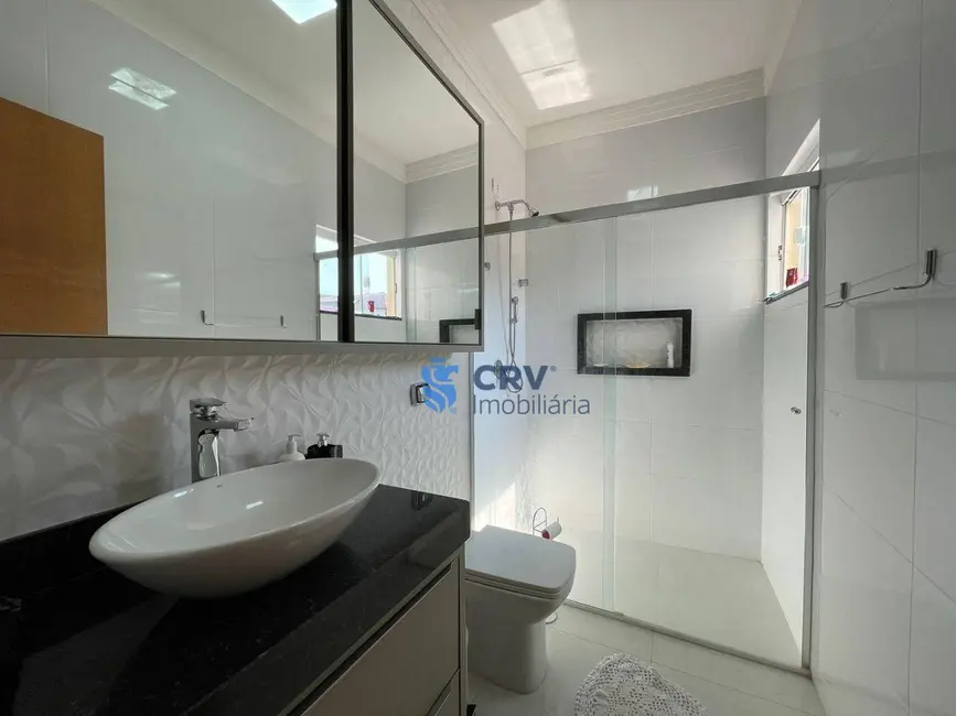 Sobrado com 3 quartos à venda, 213m2 em Coliseu, Londrina - PR - imagem 4 Foto 4 de Sobrado com 3 quartos à venda, 213m2 em Coliseu, Londrina - PR