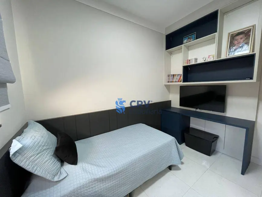 Sobrado com 3 quartos à venda, 213m2 em Coliseu, Londrina - PR - imagem 3 Foto 3 de Sobrado com 3 quartos à venda, 213m2 em Coliseu, Londrina - PR