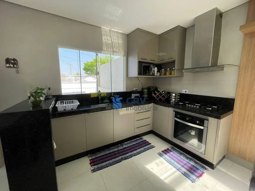 Sobrado com 3 quartos à venda, 213m2 em Coliseu, Londrina - PR - imagem 8 Foto 8 de Sobrado com 3 quartos à venda, 213m2 em Coliseu, Londrina - PR