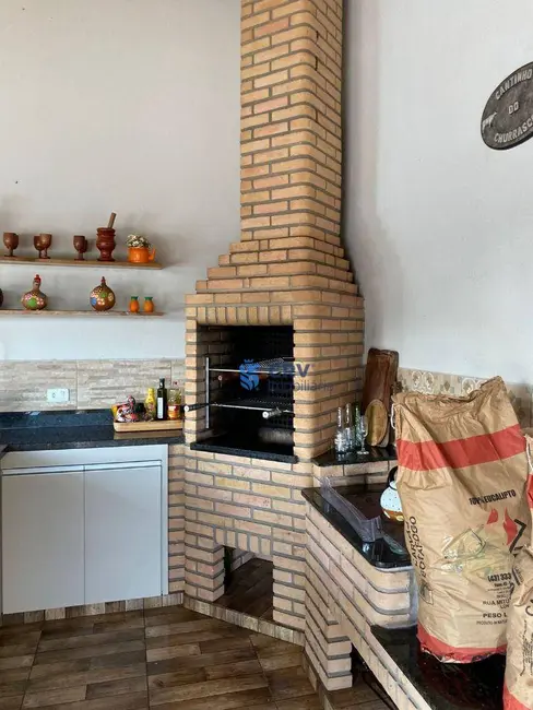 Chácara com 3 quartos à venda, 6000m2 em Novo Aeroporto, Londrina - PR - imagem 4 Foto 4 de Chácara com 3 quartos à venda, 6000m2 em Novo Aeroporto, Londrina - PR