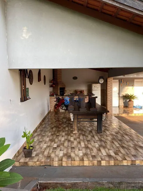 Chácara com 3 quartos à venda, 6000m2 em Novo Aeroporto, Londrina - PR - imagem 7 Foto 7 de Chácara com 3 quartos à venda, 6000m2 em Novo Aeroporto, Londrina - PR