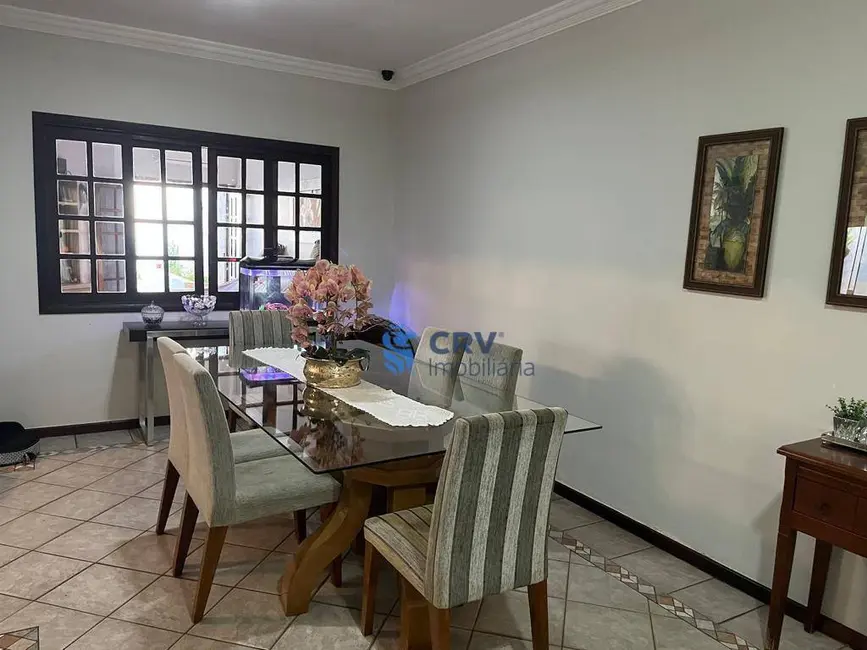 Casa com 3 quartos à venda, 401m2 em Champagnat, Londrina - PR - imagem 3 Foto 3 de Casa com 3 quartos à venda, 401m2 em Champagnat, Londrina - PR