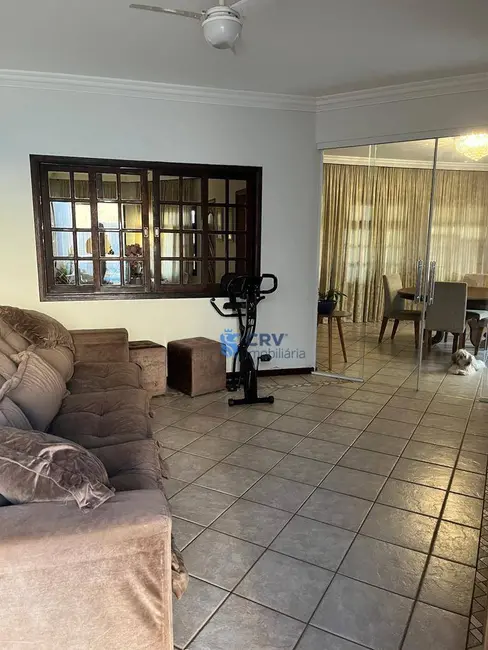 Casa com 3 quartos à venda, 401m2 em Champagnat, Londrina - PR - imagem 9 Foto 9 de Casa com 3 quartos à venda, 401m2 em Champagnat, Londrina - PR