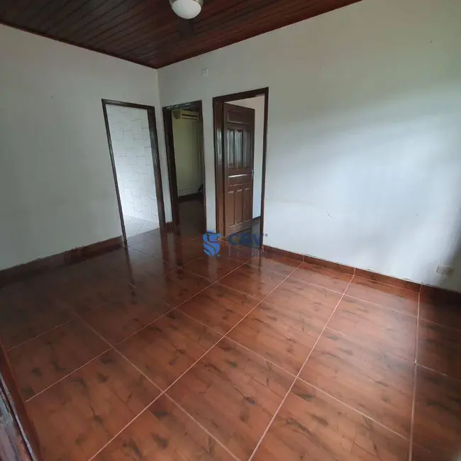 Casa com 3 quartos à venda e para alugar, 297m2 em Guanabara, Londrina - PR - imagem 4 Foto 4 de Casa com 3 quartos à venda e para alugar, 297m2 em Guanabara, Londrina - PR
