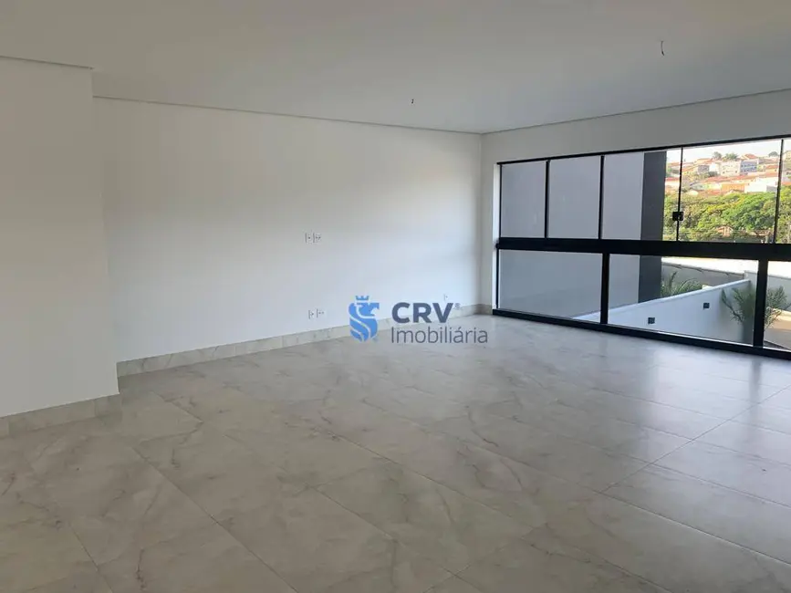 Foto 5 de Sobrado com 3 quartos à venda, 249m2 em Universitário, Londrina - PR