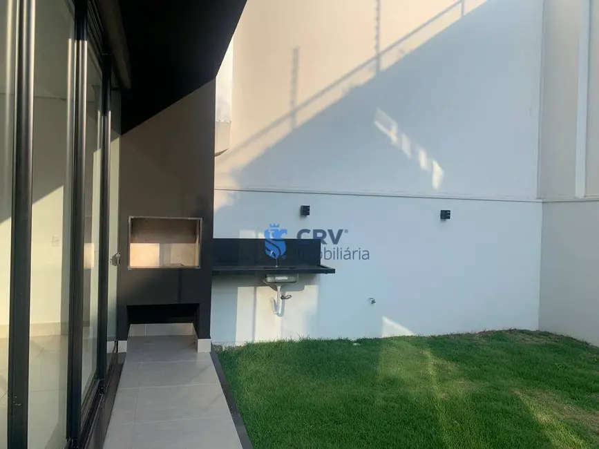 Sobrado com 3 quartos à venda, 241m2 em Universitário, Londrina - PR - imagem 9 Foto 9 de Sobrado com 3 quartos à venda, 241m2 em Universitário, Londrina - PR