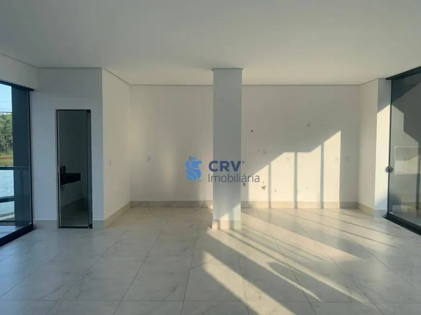 Sobrado com 3 quartos à venda, 241m2 em Universitário, Londrina - PR - imagem 5 Foto 5 de Sobrado com 3 quartos à venda, 241m2 em Universitário, Londrina - PR