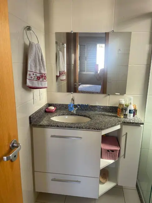 Apartamento com 3 quartos à venda, 83m2 em Londrina - PR - imagem 8 Foto 8 de Apartamento com 3 quartos à venda, 83m2 em Londrina - PR