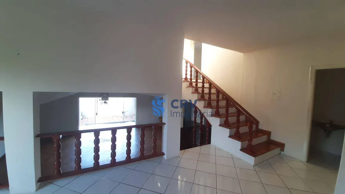 Casa com 4 quartos à venda, 390m2 em Quebec, Londrina - PR - imagem 4 Foto 4 de Casa com 4 quartos à venda, 390m2 em Quebec, Londrina - PR