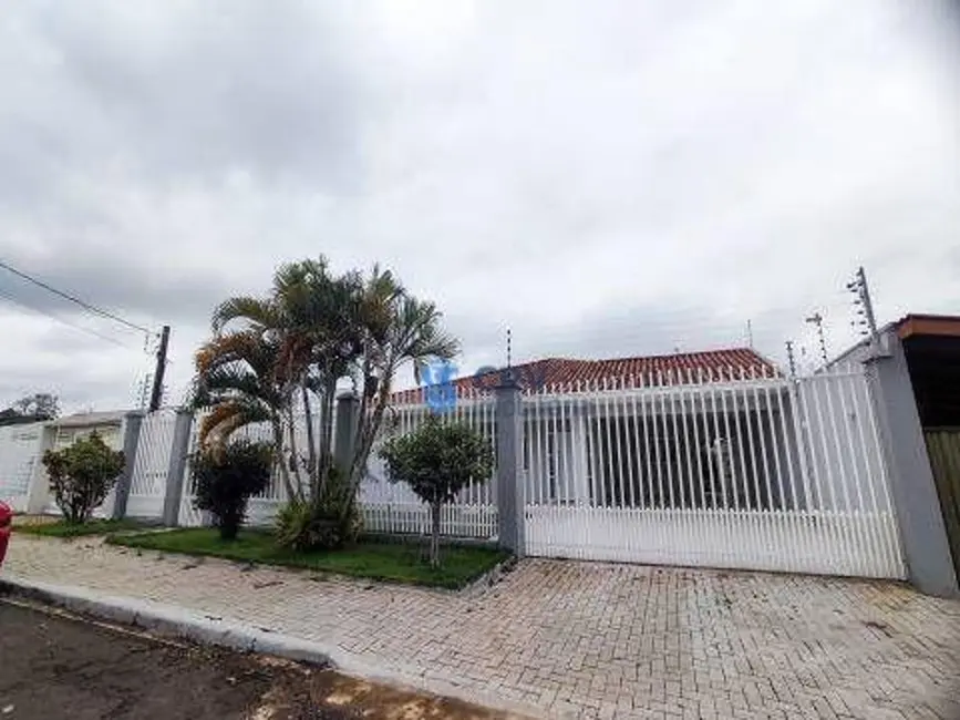 Foto 1 de Casa com 4 quartos à venda, 450m2 em Foz Do Iguacu - PR