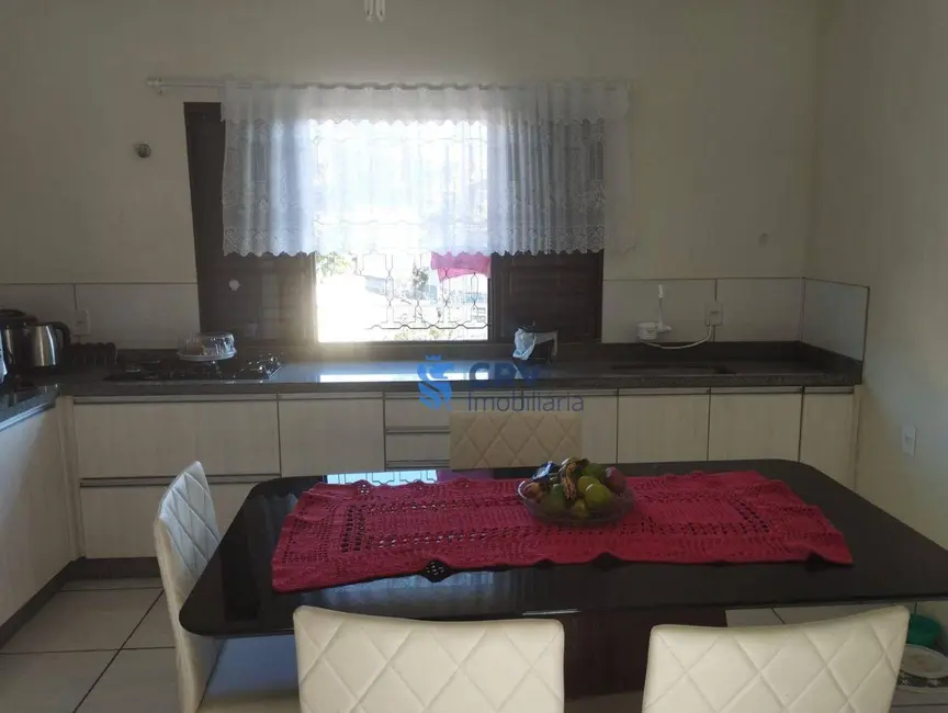 Sobrado com 3 quartos à venda, 331m2 em Erotildes, Londrina - PR - imagem 7 Foto 7 de Sobrado com 3 quartos à venda, 331m2 em Erotildes, Londrina - PR