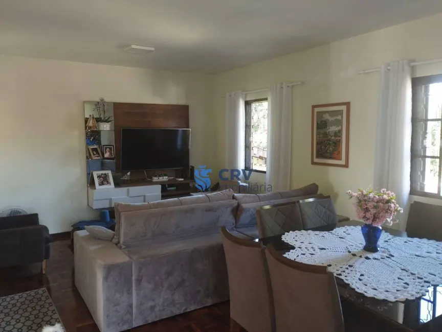 Sobrado com 3 quartos à venda, 331m2 em Erotildes, Londrina - PR - imagem 6 Foto 6 de Sobrado com 3 quartos à venda, 331m2 em Erotildes, Londrina - PR