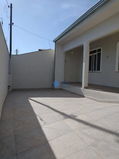 Casa com 3 quartos à venda, 200m2 em Conjunto Habitacional Alexandre Urbanas, Londrina - PR - imagem 2 Foto 2 de Casa com 3 quartos à venda, 200m2 em Conjunto Habitacional Alexandre Urbanas, Londrina - PR