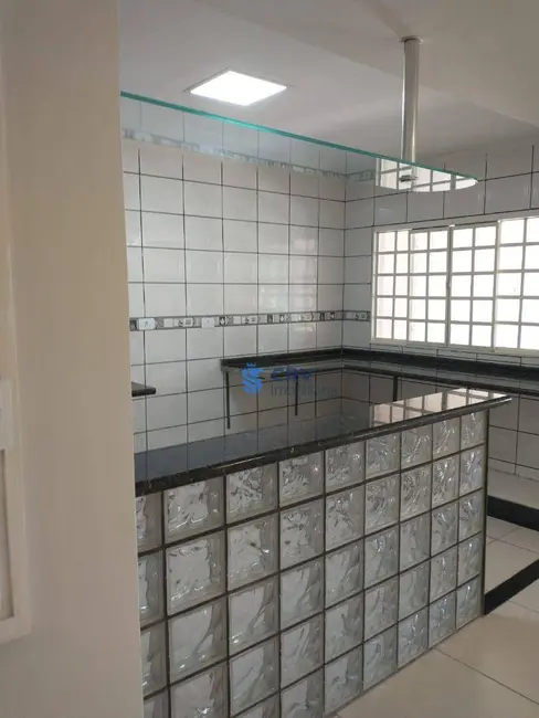 Casa com 3 quartos à venda, 200m2 em Conjunto Habitacional Alexandre Urbanas, Londrina - PR - imagem 4 Foto 4 de Casa com 3 quartos à venda, 200m2 em Conjunto Habitacional Alexandre Urbanas, Londrina - PR