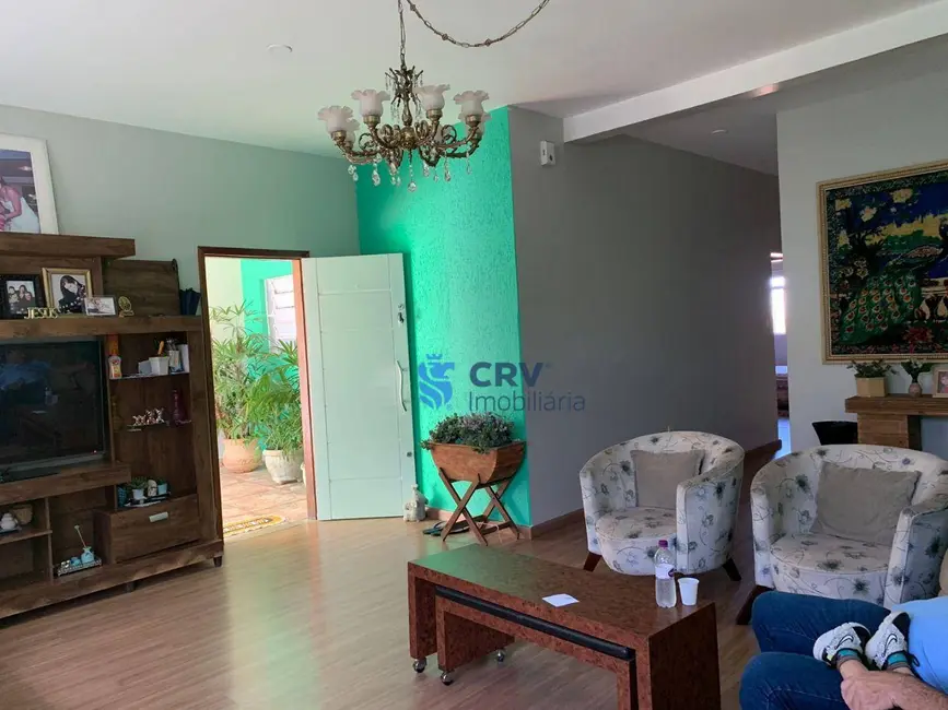 Foto 9 de Casa com 5 quartos para alugar, 380m2 em Bancários, Londrina - PR