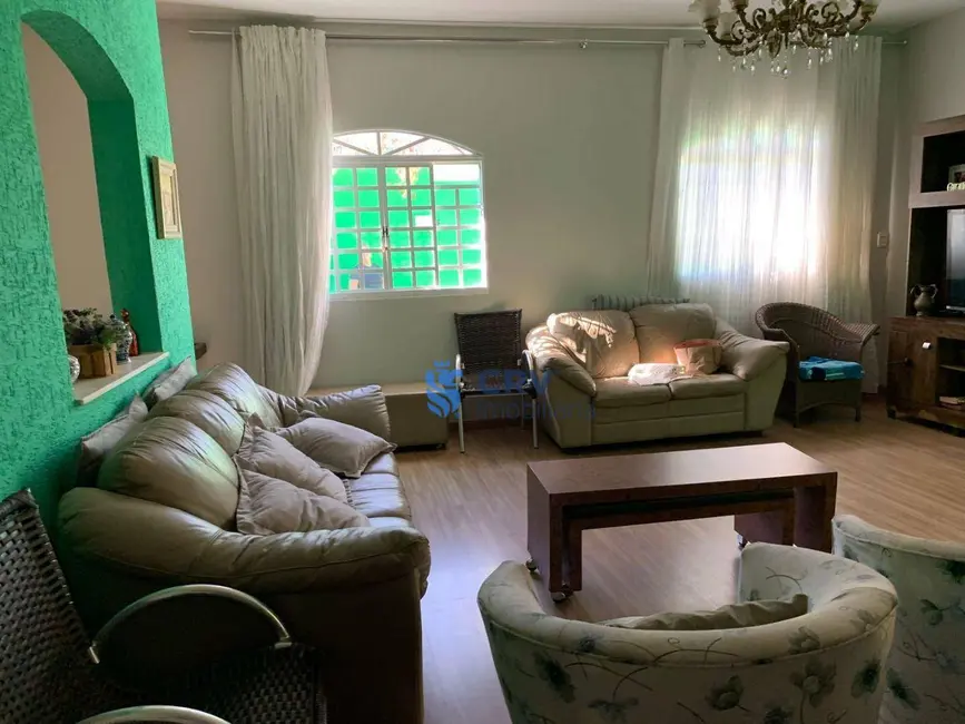 Foto 6 de Casa com 5 quartos para alugar, 380m2 em Bancários, Londrina - PR